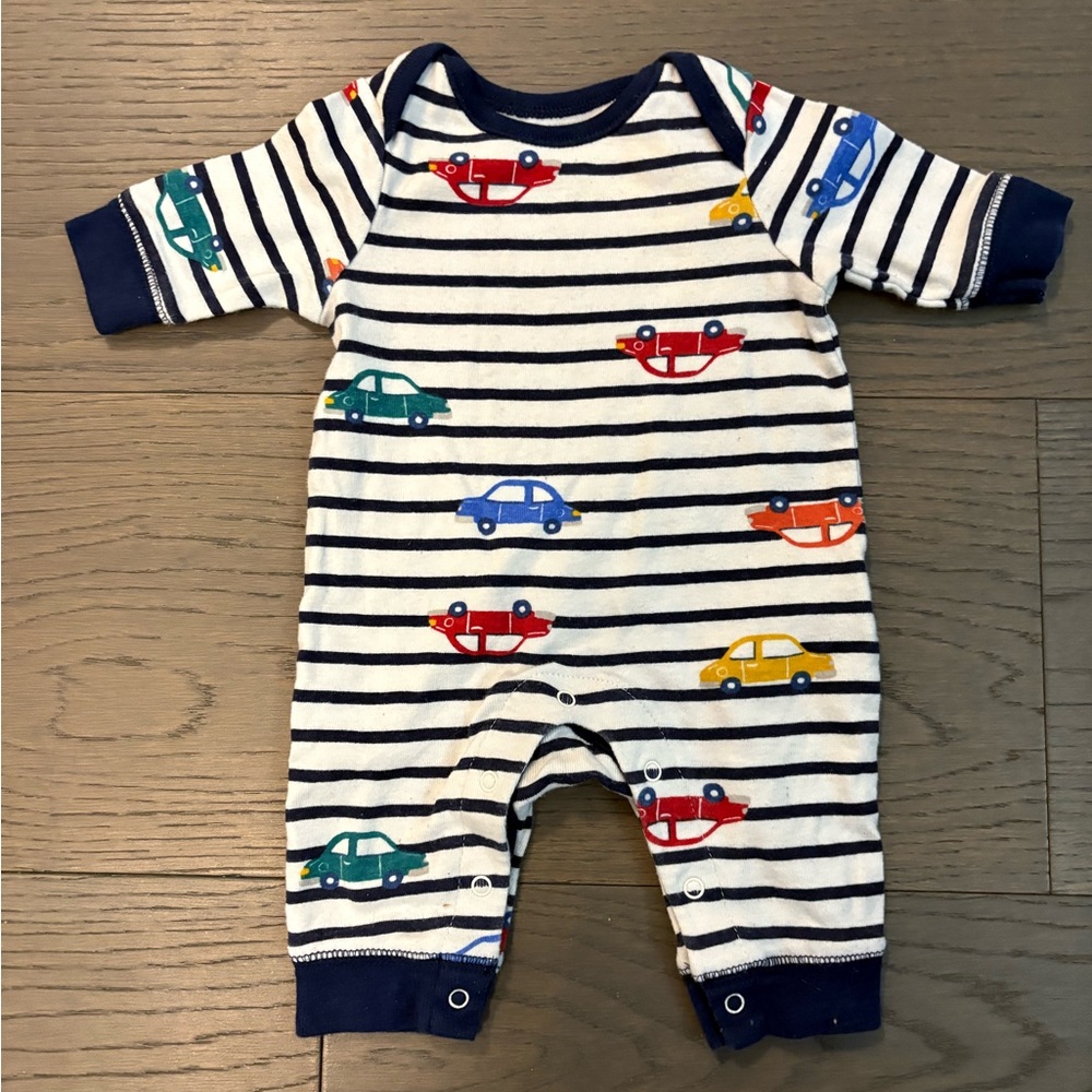 Old navy baby boy romper newborn size excellent condition
